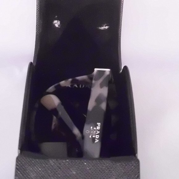 Prada - Picture 6 of 6